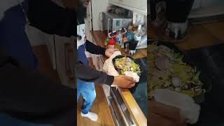 Cooking together, classic bachata vibes, good food and good moments. Cocinando juntos y fluyendo!