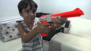 Lucas Jagger Jogando Duck Hunt Nintendo 1985 - Zapper Light Gun