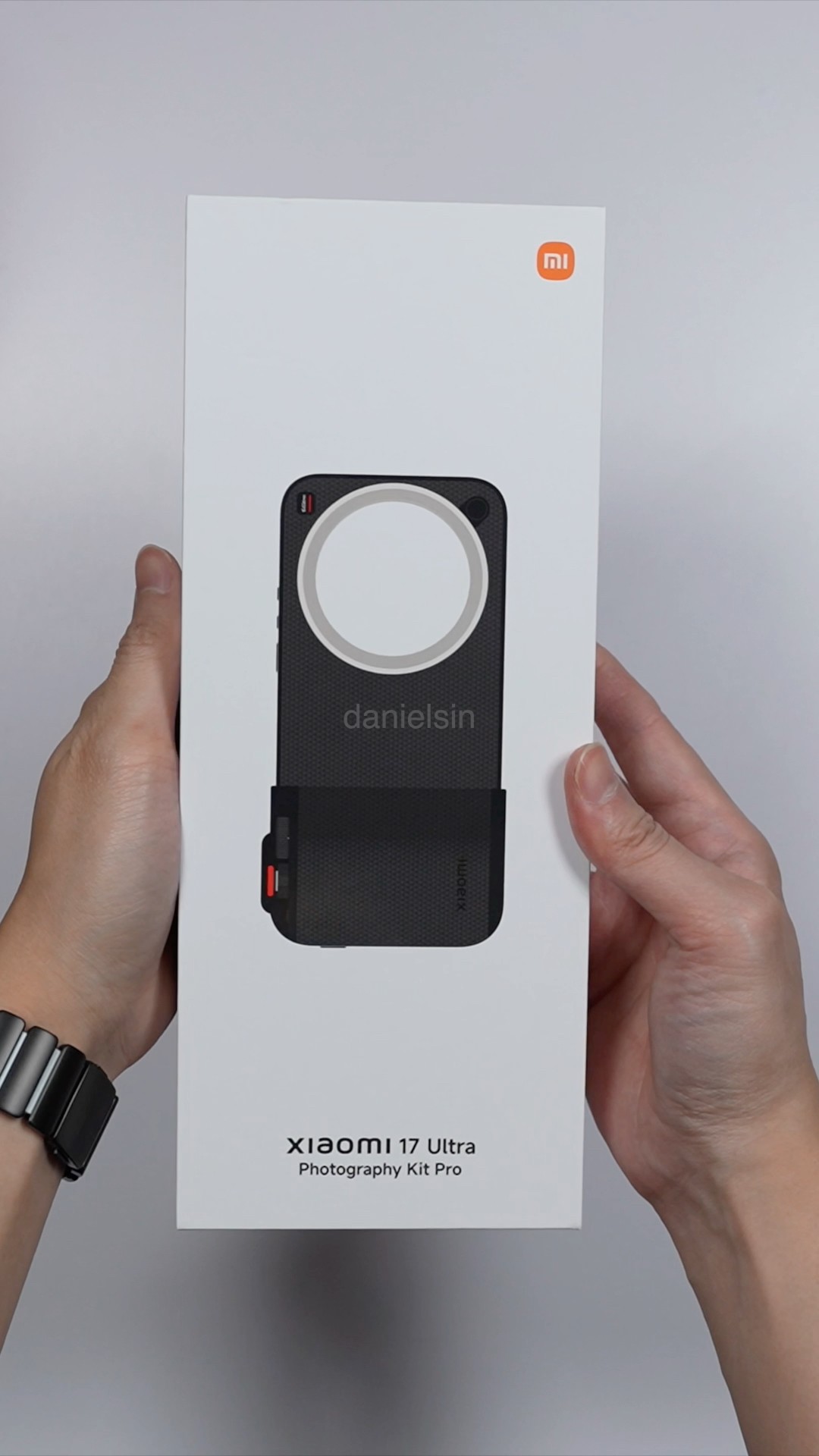 Xiaomi 17 Ultra Photography Kit Pro Unboxing! - YouTube