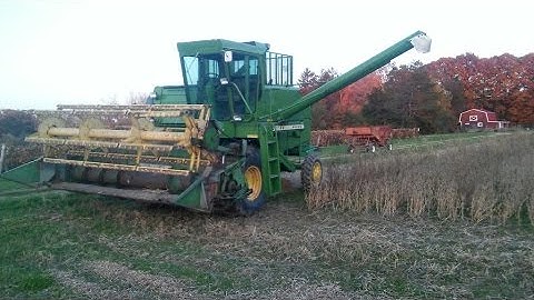 John Deere 4400 combine in soybeans