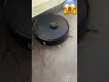 Robot süpürge çöp dolu balkonu temizliyor, inanılmaz
