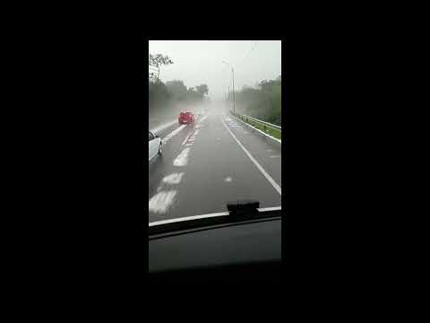 Chuva de granizo assombra e põe motoristas em risco na BR 376 no Paraná