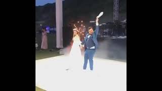 Eser Yenenler ve Berfu Yıldız'dan çok konuşulan düğün dansı!