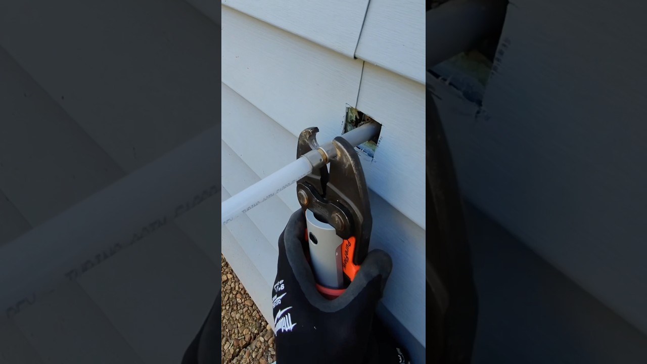Polybutylene to PEX pipe hosebibb repair 💦 #plumbing #plumber #asmr #diy