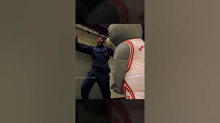 This mascot tried to prank Kobe 😂 #shorts