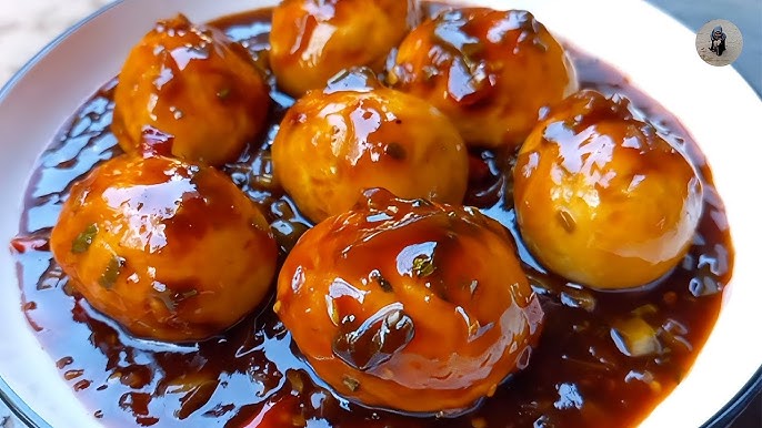 Telur Kecap yang menggugah selera, menampilkan telur rebus dengan bumbu kecap yang meresap dan warna kecokelatan yang lezat