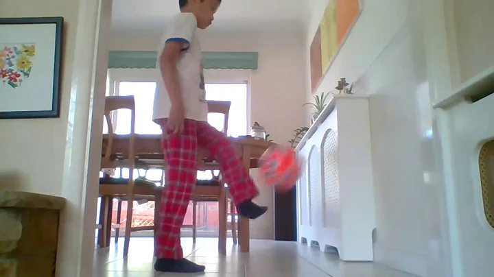 Hao Minh Quach: 1 boy, 1 wall, 1 ball, 41 mins, ~4...