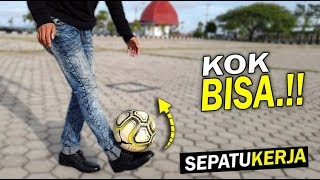 Pakai SEPATU PANTOFEL untuk Juggling Freestyle Bola 😱 Brand Lokal Sepatu 👟