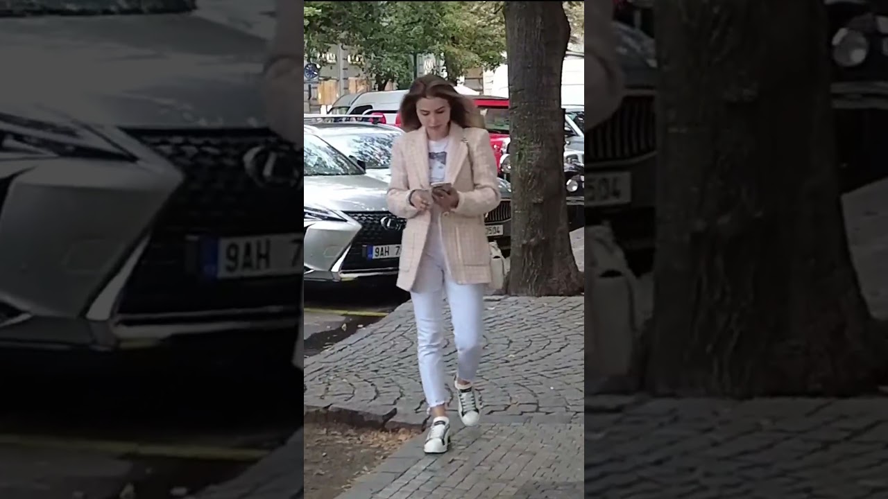 Street Fashion Prague. Fall 2024. Elegant Outfits Trends 4k 60fps 