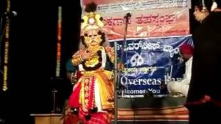Dasharatha gives his promise to Kaikeyi for the boons in Srirama Pattabhisheka yakshagana