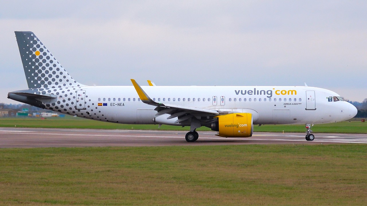 Vueling A320neo | Landing at Norwich Airport | Runway 09