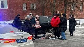 В Петербурге неизвестный открыл стрельбу по мужчине, который вел детей в школу