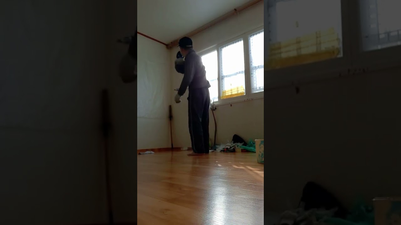 자신의 포워드 나이프 그립과 리버스 나이프 그립으로 상대의 급소에 대각선 수평 수직으로 때려서 또는 쳐서 베기와 찌르기하는 단검술 칼기본동작