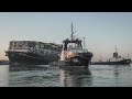 Снятое с мели в Суэцком канале судно возобновило движение