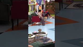 Inke Liye Tou Main Akele Hi Kaafi Hon