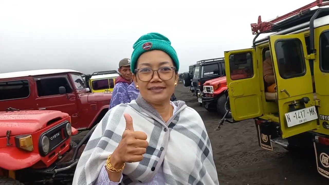 Tirta Yatra ke Pura Luhur Poten Bromo, pura yang terletak di lautan pasir Gunung Bromo