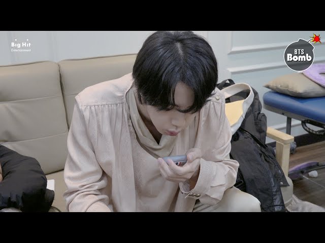 [BANGTAN BOMB] What's Written on Jin and Jung Kook's stuff? - BTS (방탄소년단) class=