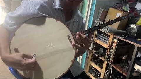 nhạc sỷ văn sáng thử đàn kìm cẩm lai cẩn.  quý khách có nhu cầu xin liên hệ với DUYÊN 0987994759