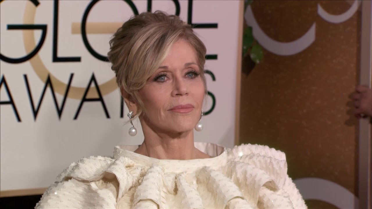 jane fonda 2016 golden globes dress Jane Fonda's Mega Ruffles Owned it on the Golden Globes 2016 Red Carpe