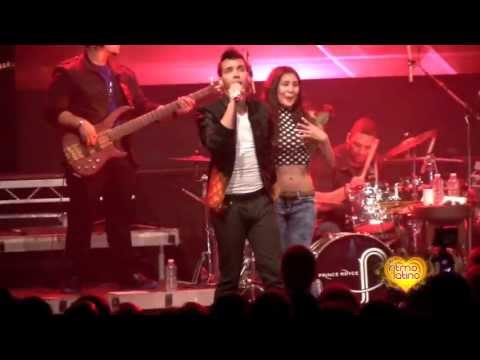 Prince Royce Incondicional live - kisses a fan on stage - besa una fan en concierto