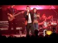 Prince Royce Incondicional live - kisses a fan on stage - besa una fan en concierto