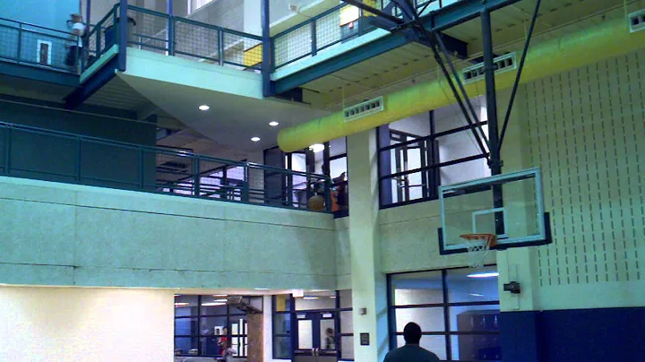 Nasty missed dunk by jeff redman