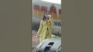 Happy asmara live bareng manhatan...ketok anune sexy menit 01.20 pokok e Tambakromo Pati 2019