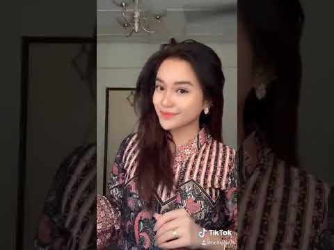 VIRAL Malaysia - Gadis TikTok Bella Saharuddin raih sejuta tatapan penonton tonjol kebaya cantik