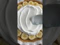 Banana cream pie with graham cracker crust! 🍌 🥧