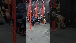 325lbs raw bench, looks 👁like im going backwards again.