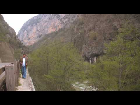 Video: Hang động Grotte di Frasassi ở Marche, Ý