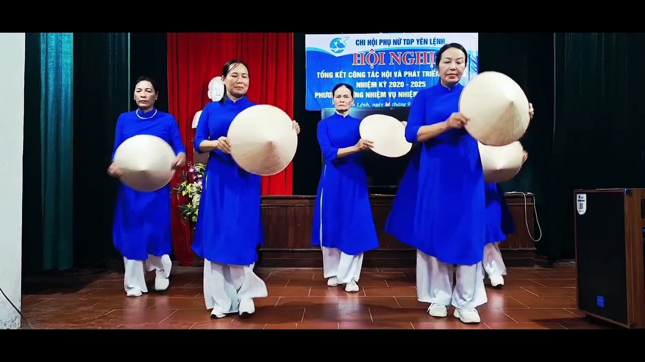 Múa Nón Nông Thôn Ngày Mới : CLB Dân Vũ Xuân Xanh Thôn Yên Lệnh trình bày 