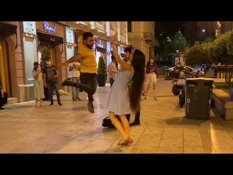 Гандагана Аджарули ALISHKA Тбилиси Лезгинка 2021 Девушки Танцуют Каиф На Улице Руставели Tavisufleba