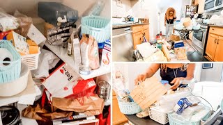 SMALL, MESSY PANTRY GETS DECLUTTERED & ORGANIZED! ✨💌🏡