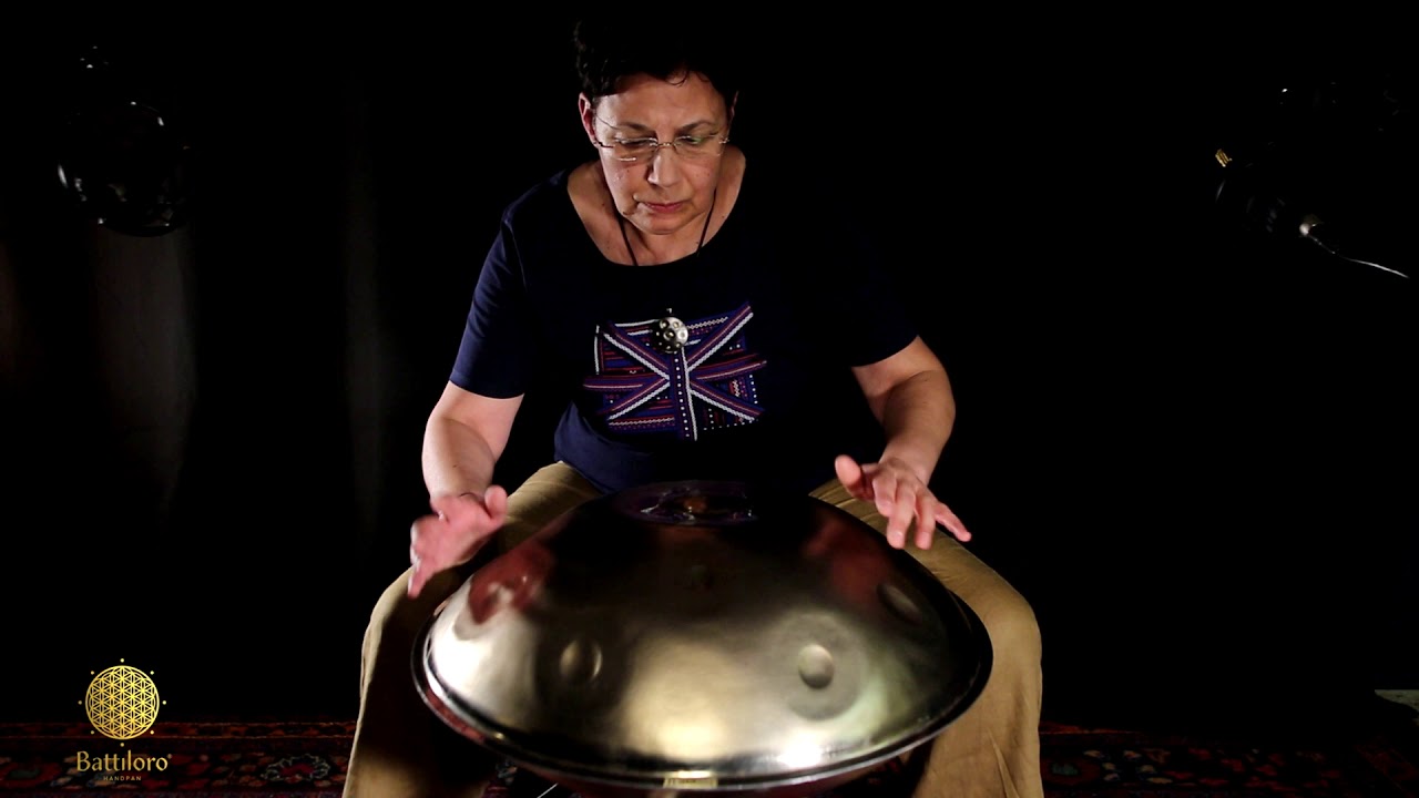 BATTILORO HANDPAN - F Equinox 432 Hz - Chandra - played by our student Tiziana