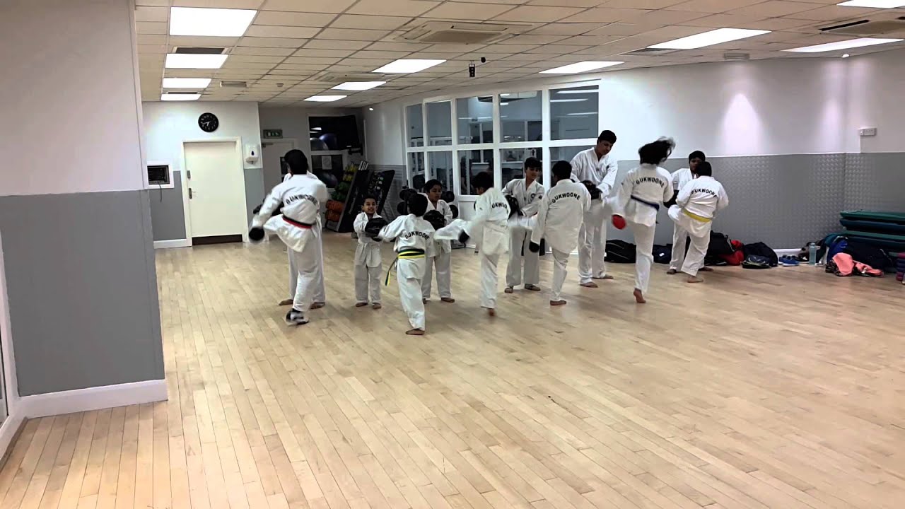 Warm up race at Gukwoone Martial arts class / Croydon YouTube