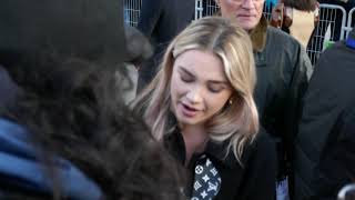 FLORENCE PUGH SIGNING AUTOGRAPHS TO HER FANS @ LOUIS VUITTON FASHION SHOW 2020 IN PARIS 2020.03.03