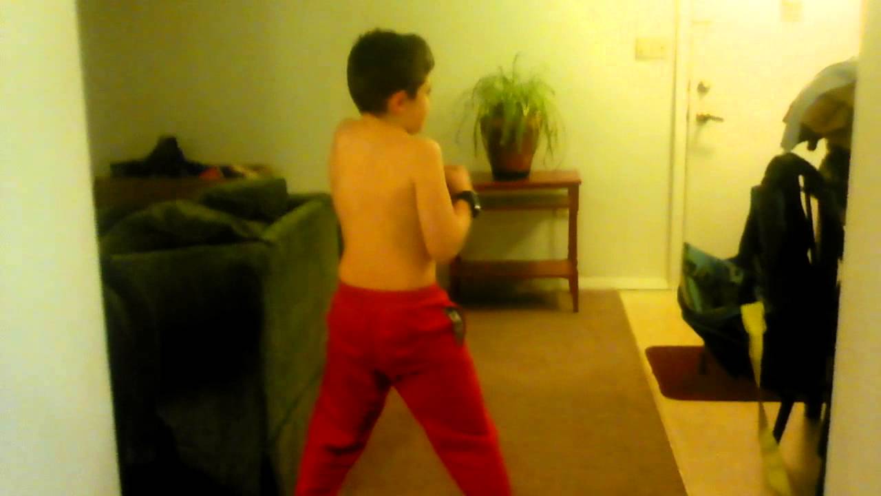 Karate kid failed attempt. VERY FUNNY😁