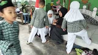 Ayu Potong Kuku Di Sekolah