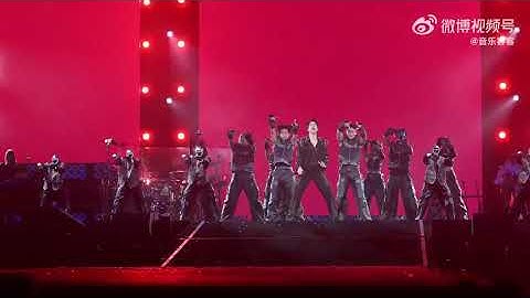 Musicians are now using Robots as backup Dancers