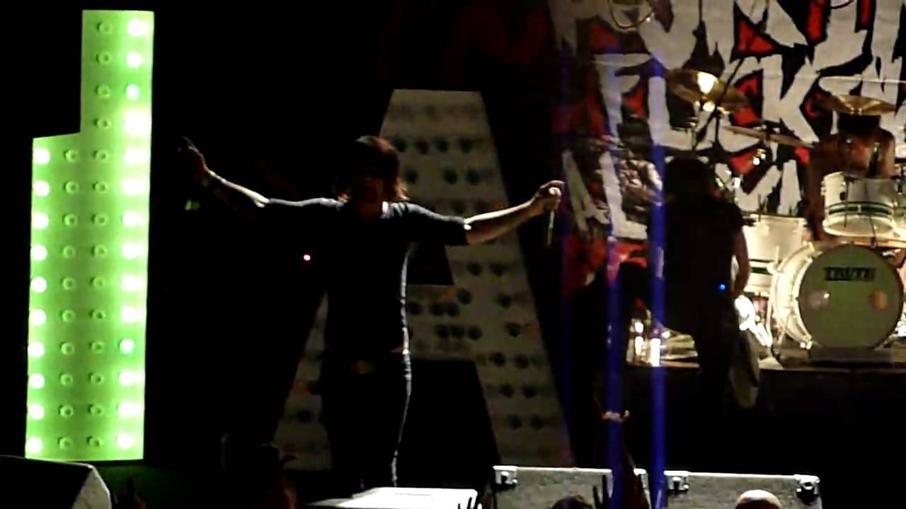 Asking Alexandria - Not The American Average