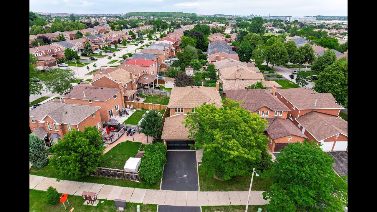 127 Greenock Drive, Maple Home for Sale Real Estate Properties for