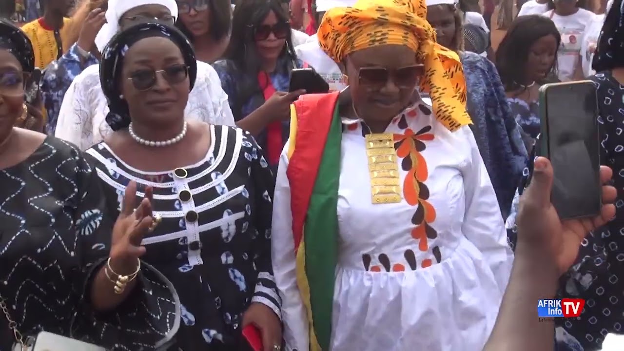 Sanoyah : Sensibilisation des femmes sur l'avant projet de la nouvelle constitution, paix et ...