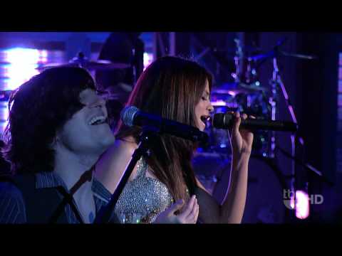 A Year Without Rain - Selena Gomez Live @ (Lopez Tonight 16.11.2010) HD [1080p]