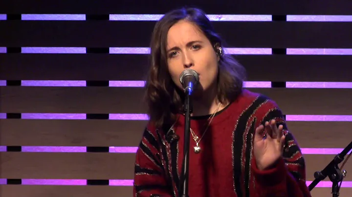 Alice Merton - Hit The Ground Running [Live In The Lounge]