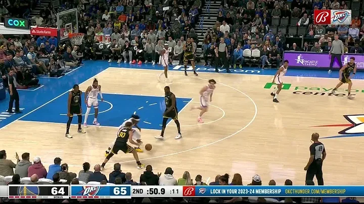 Draymond Green gives up on the play after Jordan Poole refrains from passing the ball