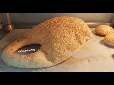 فيديو: كيف نخبز الكعك