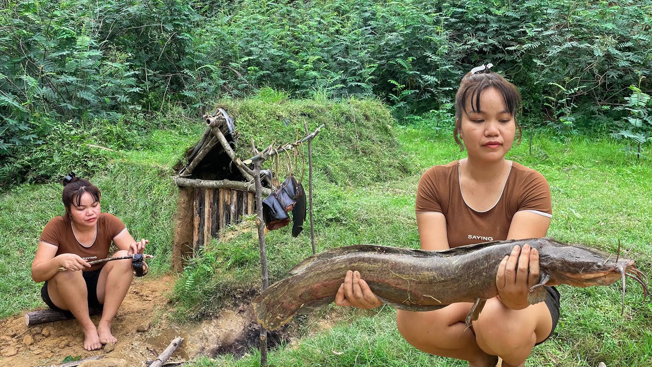 Girl Bushcraft | Dig a shelter for survival, GIANT FISHING | CATFISH ...
