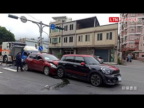 宜蘭頭城驚傳4車連環撞！油漆掉落灑滿地 3人受傷送醫(翻攝畫面)