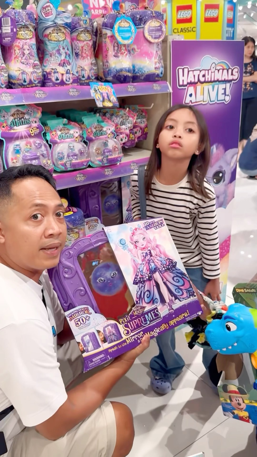 LEIKA DAPET MAINAN BARU DARI AYAH DAN BUNDA #leika #shorts #viralvideo